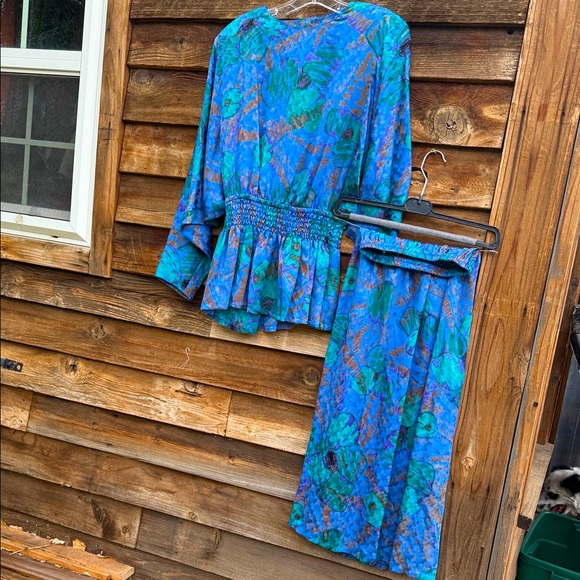 100% silk Vintage Nora NOH skirt set Vibrant Blue and Green Floral Top 1980s - Picture 1 of 5